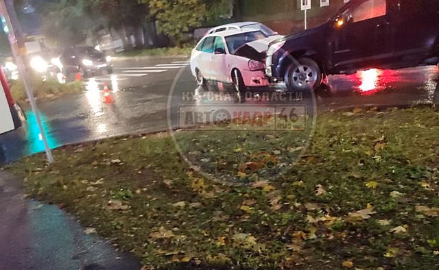 В Курске на улице Большевиков столкнулись автомобили «Chevrolet TrailBlazer» и «Lada Приора»