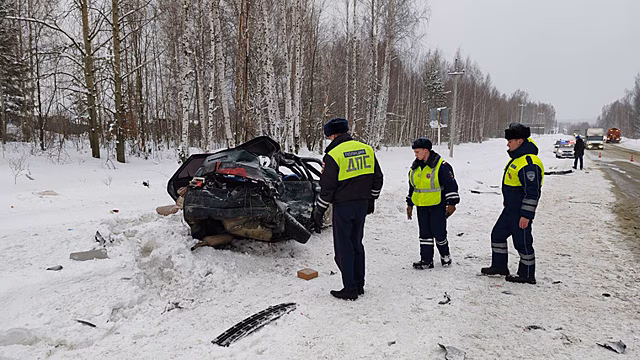 На свердловской трассе произошло смертельное ДТП с грузовиком