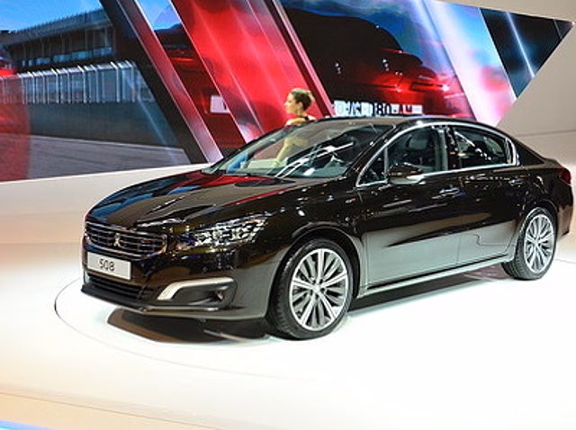 В России подорожал самый ненужный седан Peugeot
