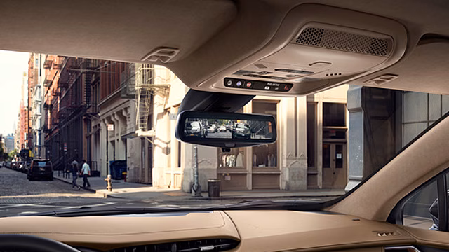 Посчитали-прослезились: продвинутое видеозеркало заднего вида Cadillac XT5