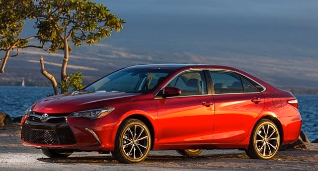 Сравнение Toyota Camry и Lada Vesta: сколько общего в автомобилях