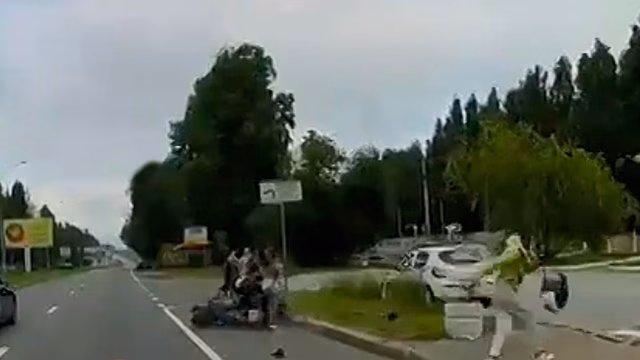Момент наезда мотоцикла на пешеходов в Петербурге попал на видео
