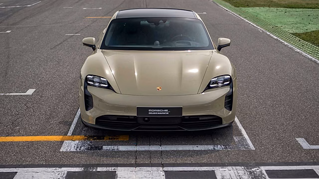Бренд Porsche представил спорткар Taycan GTS в спецверсии Hockenheimring Edition