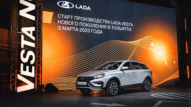 Компания АвтоВАЗ начала отгружать дилерам автомашины LADA Vesta NG