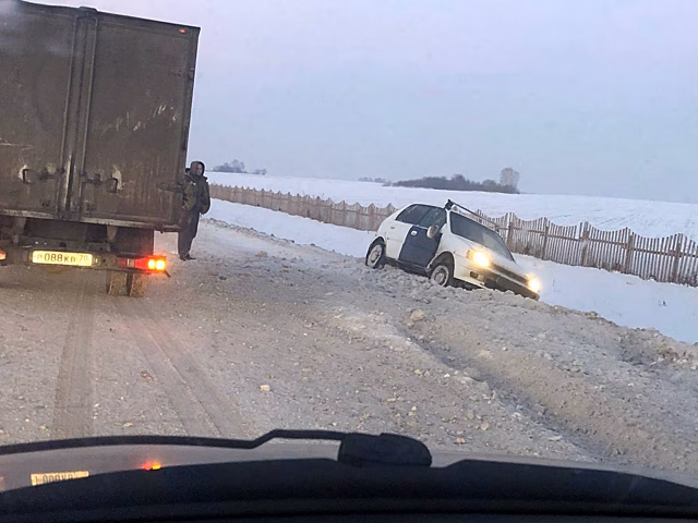 Соцсети: неубранная трасса стала причиной ДТП в Кузбассе