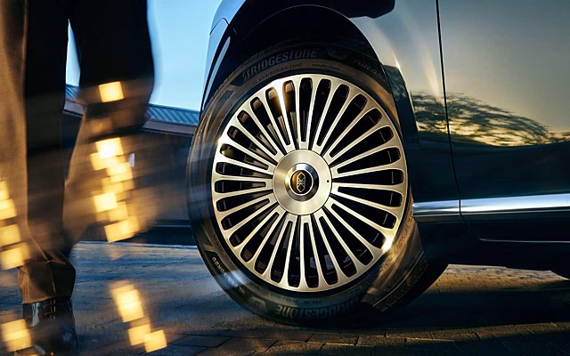 В Россию привезут люксовый минивэн Luxeed V9