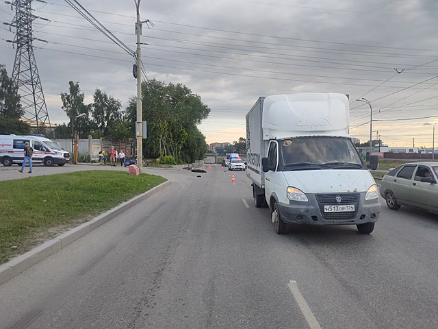 В Горном Щите Mercedes загорелся после столкновения с Lifan возле ТЦ