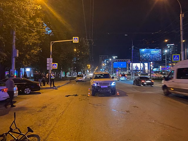 За час в Саратове автомобили сбили мужчину и женщину