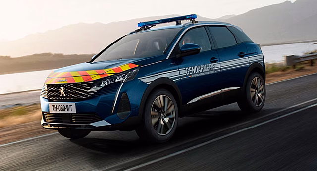 Жандармы Франции получили гибридные автомобили Peugeot 3008