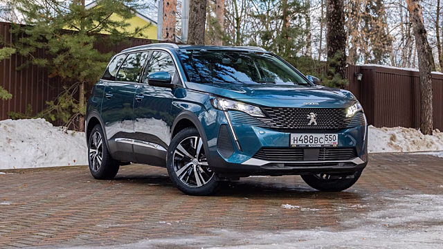 В Россию привезли недорогие кроссоверы Peugeot 5008