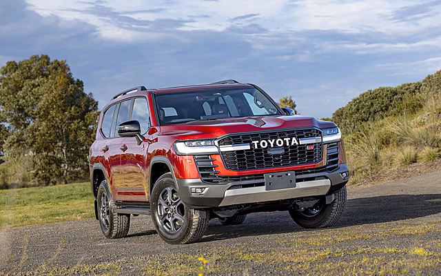 На рынок вышел самый мощный Toyota Land Cruiser 300