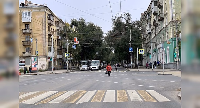 В Самаре на перекрестке нанесли диагональную разметку для пешеходов