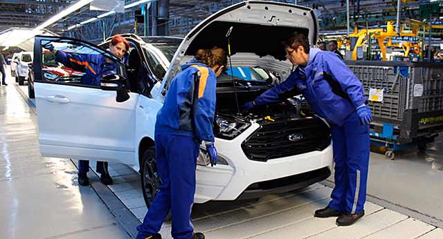 Ford замораживает проекты с Mahindra в Индии