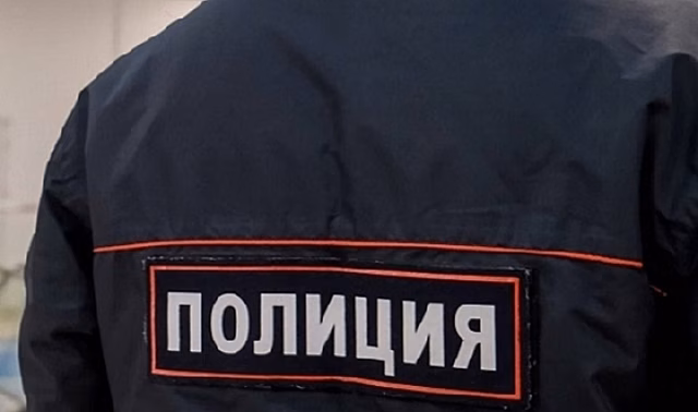 Волгоградцы сняли на видео стрелявшего из оружия под окнами дома мужчину