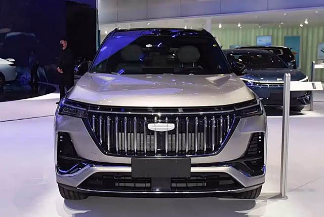 На автосалоне в Чэнду представили обновленный Geely Atlas: что изменилось