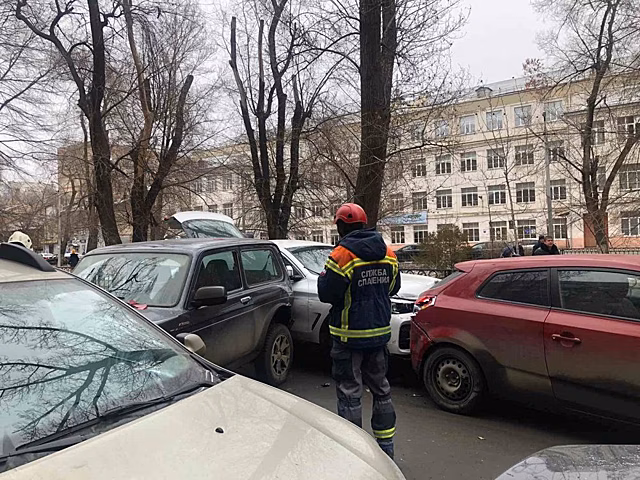На центральной улице Саратова столкнулись девять машин