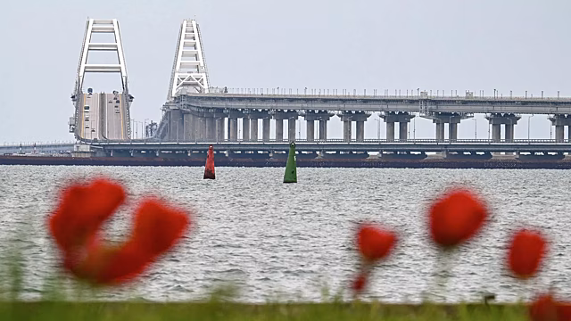 Движение по Крымскому мосту временно перекрыто