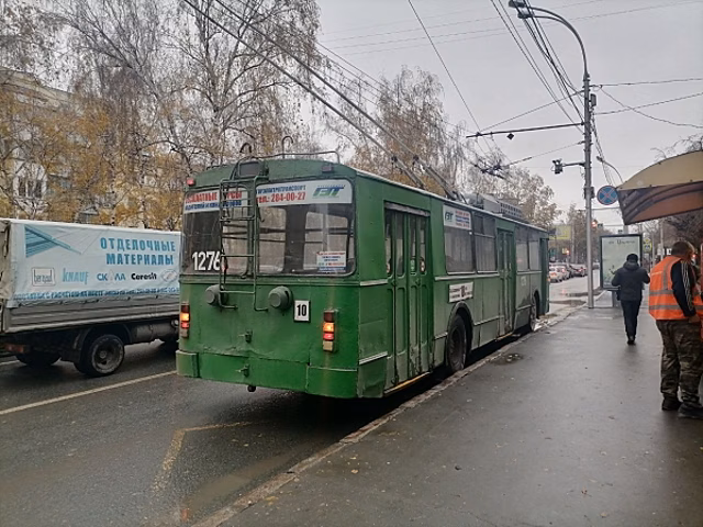 Водитель в Новосибирске выгнал всех пассажиров и уехал один на пустом троллейбусе