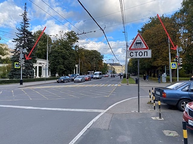 Стоп-линия и светофоры запутали водителей в центре Калининграда