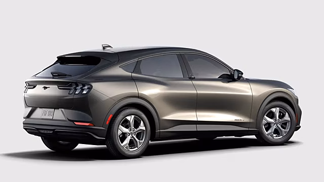 Владельцы Ford смогут использовать цифровые номерные знаки