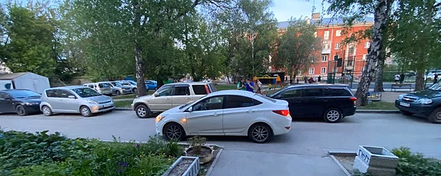 В Новосибирске пассажирский автобус сбил насмерть 72-летнюю женщину