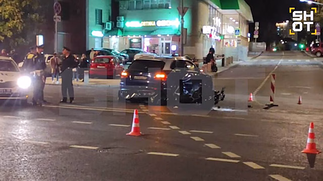 За попавшей в аварию с мотоциклом в Москве Bentley числится 150 штрафов