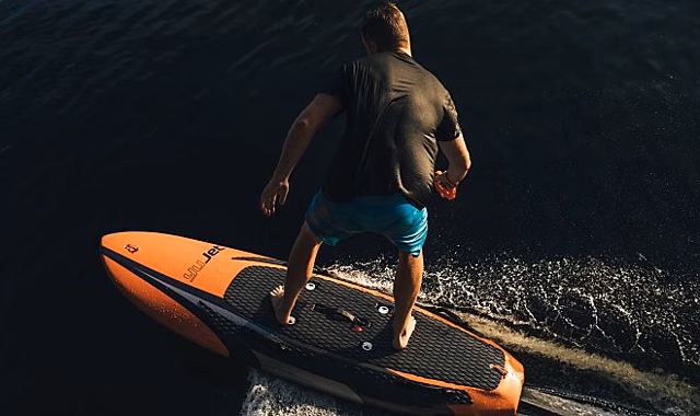 Электросерф YuJet Surfer обещает адреналиновую поездку со скоростью 40 км/ч