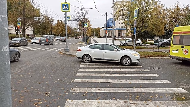 В Вологде водитель сбил женщину, переходившую дорогу на зеленый свет