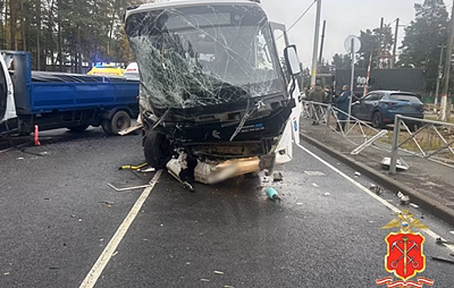 В Ленобласти завели дело по факту ДТП с автобусом и грузовиком