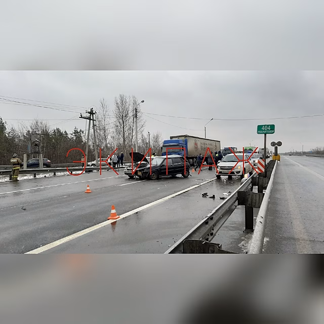 Пять машин столкнулись на Южном обходе