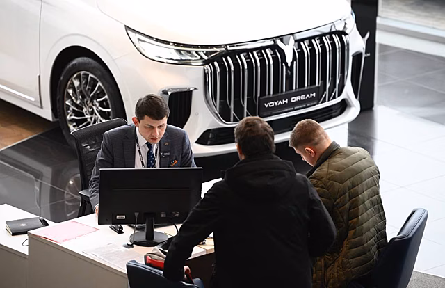 Владельцы массово продают почти новые люксовые автомобили из Китая
