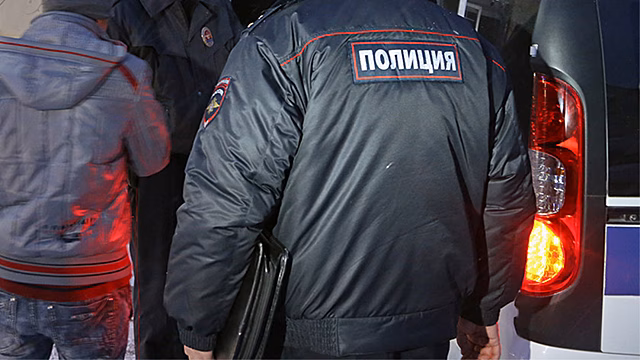   В Тюмени пьяные подростки избили охранника ТЦ