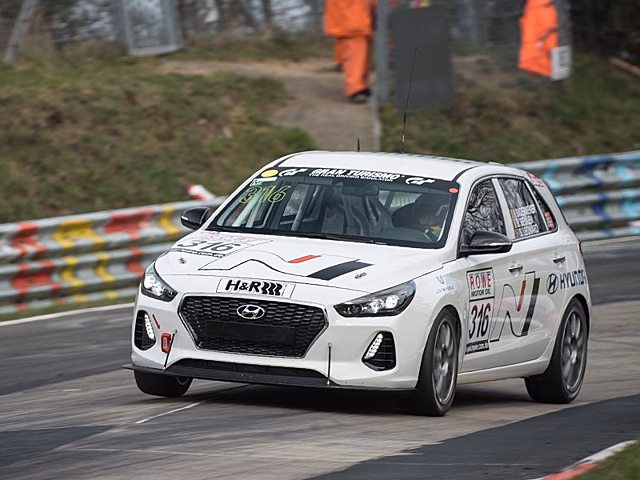 Hyundai протестирует «горячий» хэтчбек i30 N в гонке «24 часа Нюрбургринга»