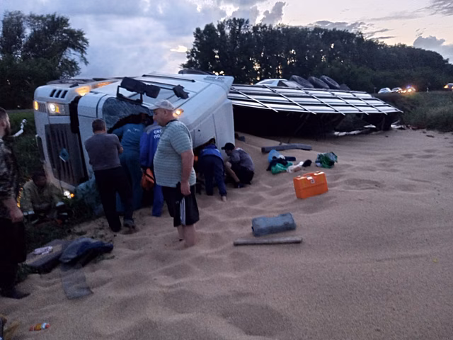 В Пономаревском районе в ДТП пострадал водитель грузовика