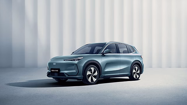 Стали известны комплектации электрического Geely EX5 для России