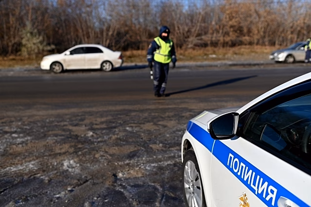 В Омске при столкновении ВАЗа с троллейбусом пострадали два человека