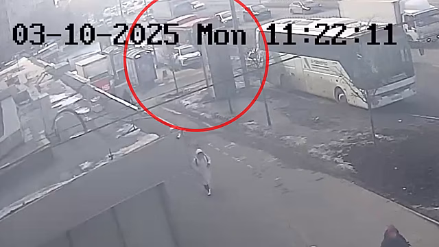 Полиция Татарстана допросила водителя машины, устроившего ДТП на автобусной остановке в Казани