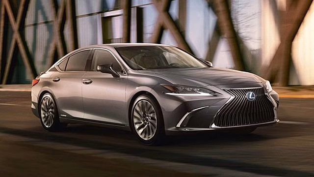 Новый Lexus ES добрался до России