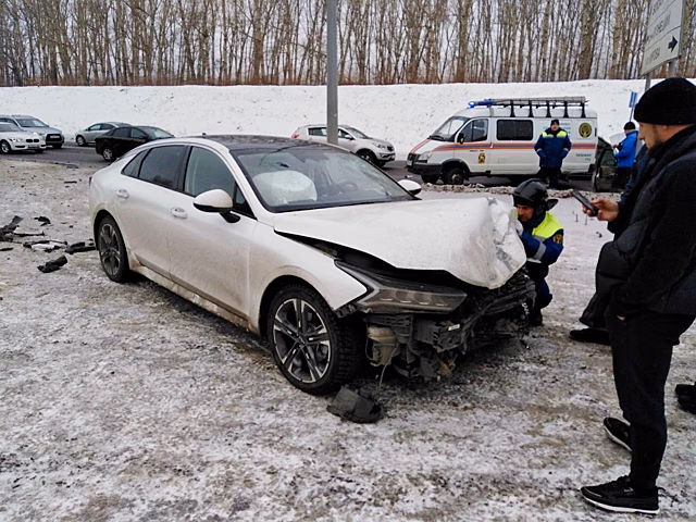 Помощь спасателей понадобилась пострадавшим в жестком ДТП в центре Новокузнецка