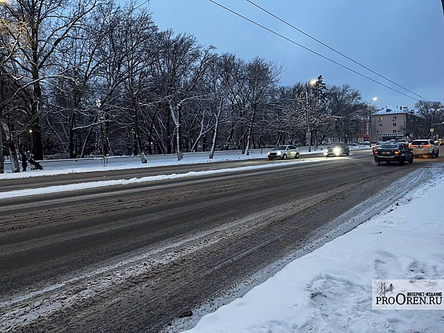 В Оренбургской области приостановили движение транспорта на двух дорогах
