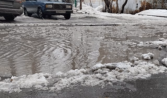 В Новосибирске в трёх района города затопило около километра на 8 дорогах