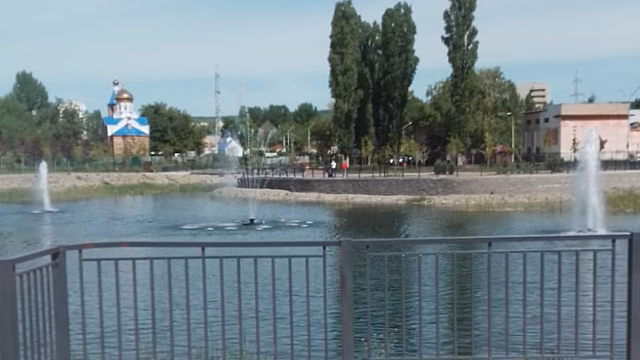 После жалобы саратовчанки коммунальщики проверят насос в пруду сквера Марины Расковой