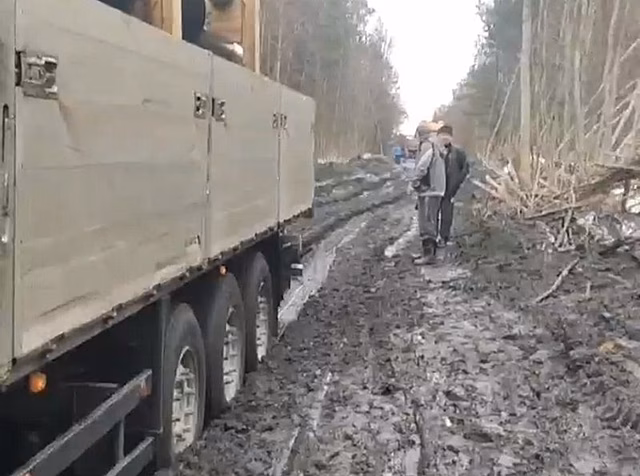 В Чувашии вода размыла региональную дорогу через реку Паланка