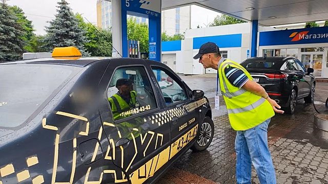 В Орловской области депутат Вдовин проверил схему заправки автомобилей