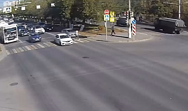 В Волгограде «Лада Гранта» совершила наезд на пешехода