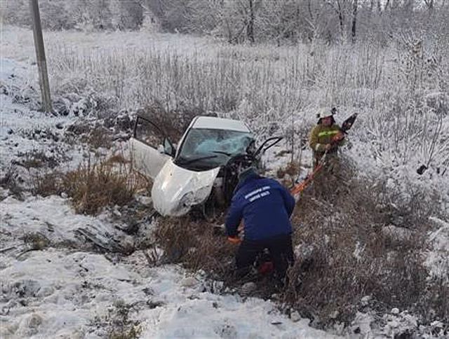 Водитель легковушки погиб в ДТП с фургоном в Самарской области