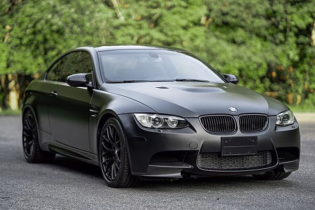 В США с молотка ушло одно из 20 выпущенный купе BMW M3 Frozen Black Edition