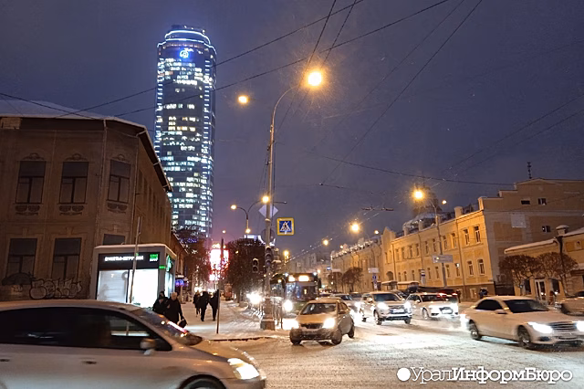 На одной из главных улиц Екатеринбурга отключились светофоры