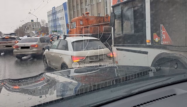 Тройное ДТП с автобусом произошло в Кемерове