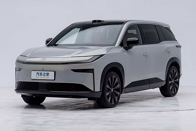 В России начнутся продажи Toyota bZ3X c гарантией: сколько стоит кроссовер